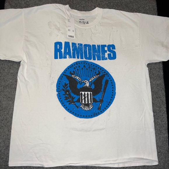RAMONES 2021 "Crest" Distressed Shirt NWT - Picture 1 of 8
